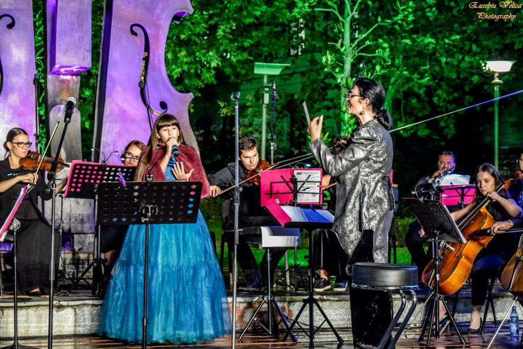Pe 16 septembrie, Raisa a cântat acompaniată de orchestra Lumini Sonore, sub bagheta Ozanei Barabancea.