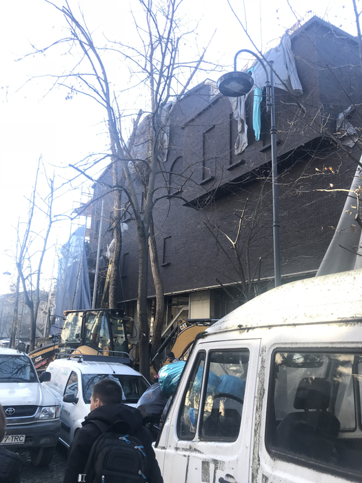 Akoury a ridicat un colos lângă palatul prezidenţial al lui Klaus Iohannis