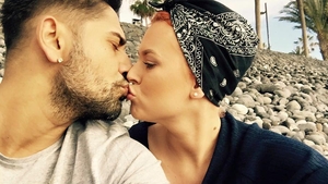 Când au văzut cum arată acum MISHA, oamenii s-au întrebat dacă nu cumva CONNECT-R are amantă! Cum au apărut în public