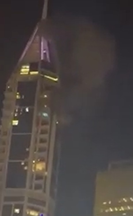 Panică în Dubai! Zgârie-nori, în flăcări: mai multe clădiri au fost evacuate de urgență