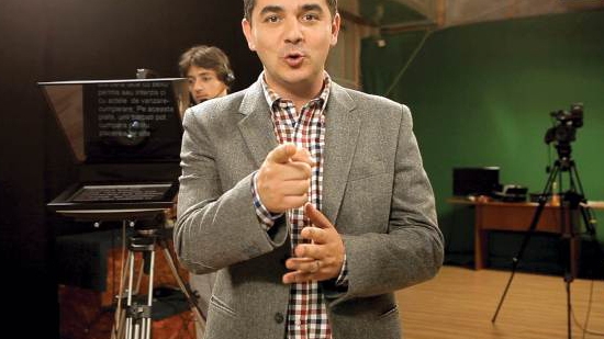 Acest prezentator TV s-a trezit că e implicat într-un accident rutier, iar când a încercat să rezolve totul amiabil, celălalt şofer a dispărut. După câteva ore însă a fost găsit de către...