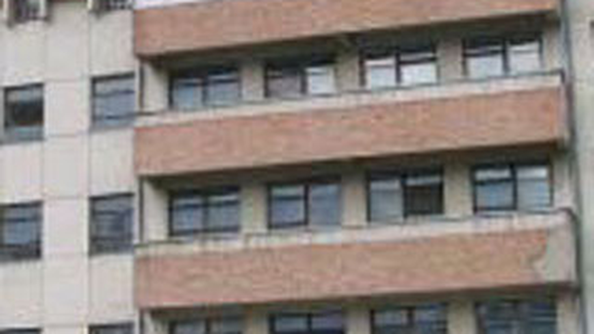 S-a sinucis aruncandu-se de la etajul doi al spitalului in care era internat!