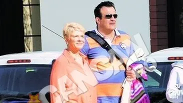 Teo si viitorul ei sot sunt pe ultima suta de metri cu pregatirile pentru ziua cea mare! Si-au luat hainele de nunta