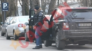 Bogdan Stelea mananca singur in Herastrau