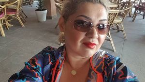 Prima reacţie a Minodorei, după zvonul că Denisa Manelista a murit. Artista, de fapt, se simte mai bine:,,Acum îi face...''