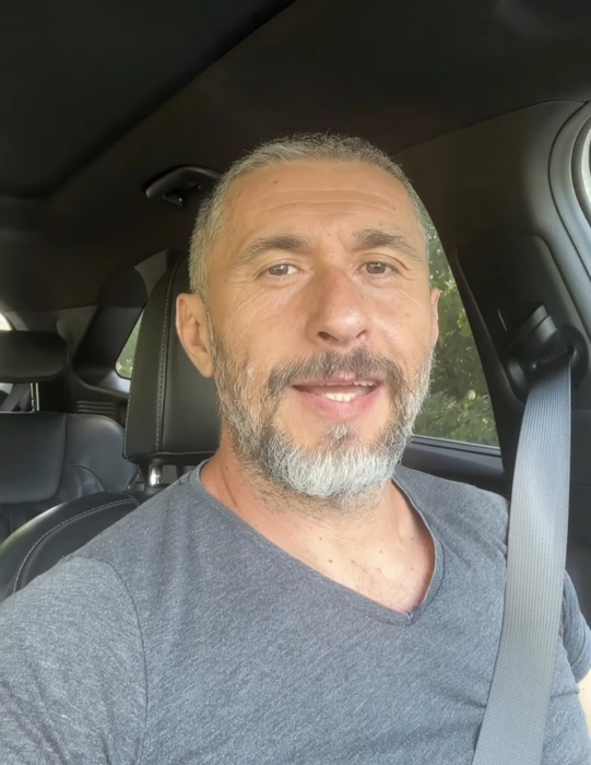 Viața lui Dragoș Bucur s-a schimbat radical. Cum arată gospodăria pe care și-a făcut-o la țară