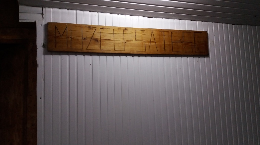 Intrarea în muzeu nu trădează spectaculozitatea din interior