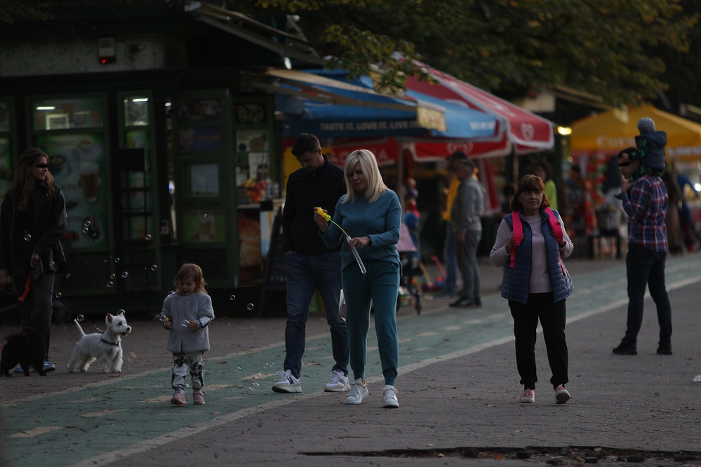 Împreună cu familia ei, Elena Udrea s-a relaxat în parc