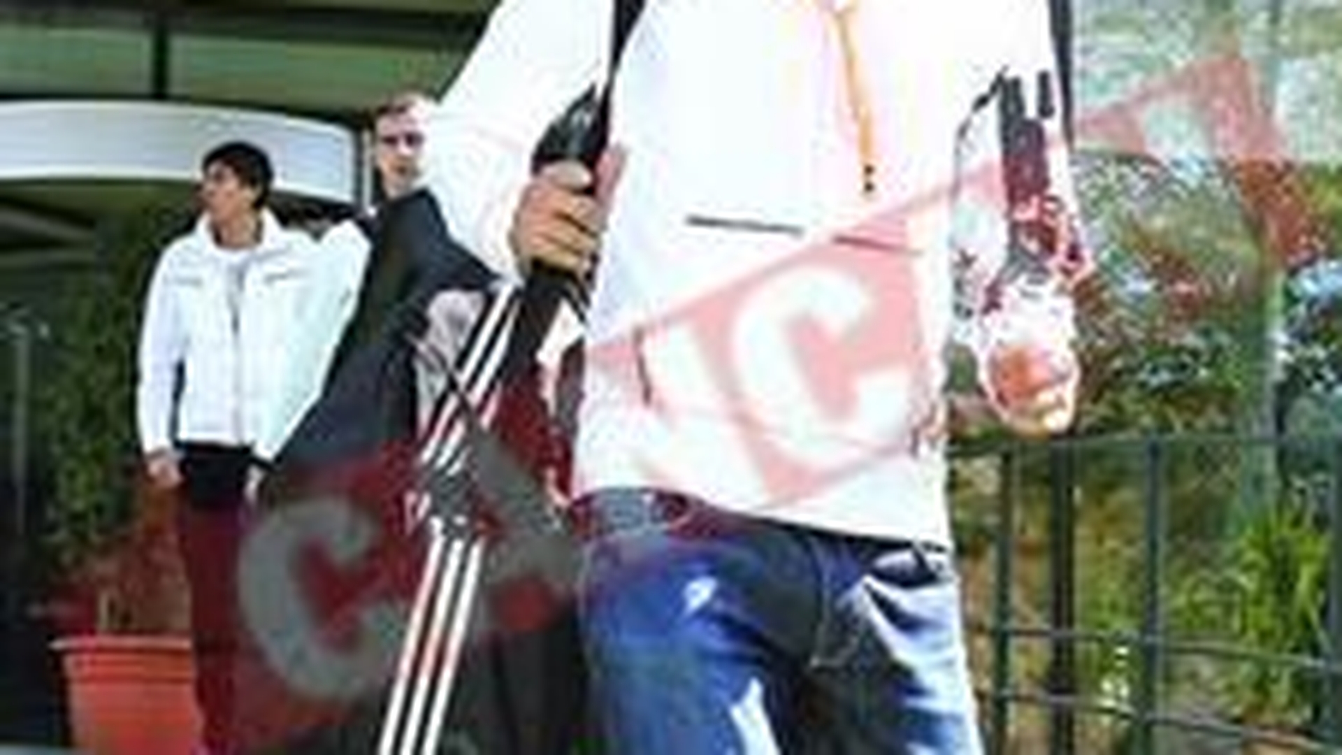 Florin Costea il plimba pe Mititelu cu tractorul