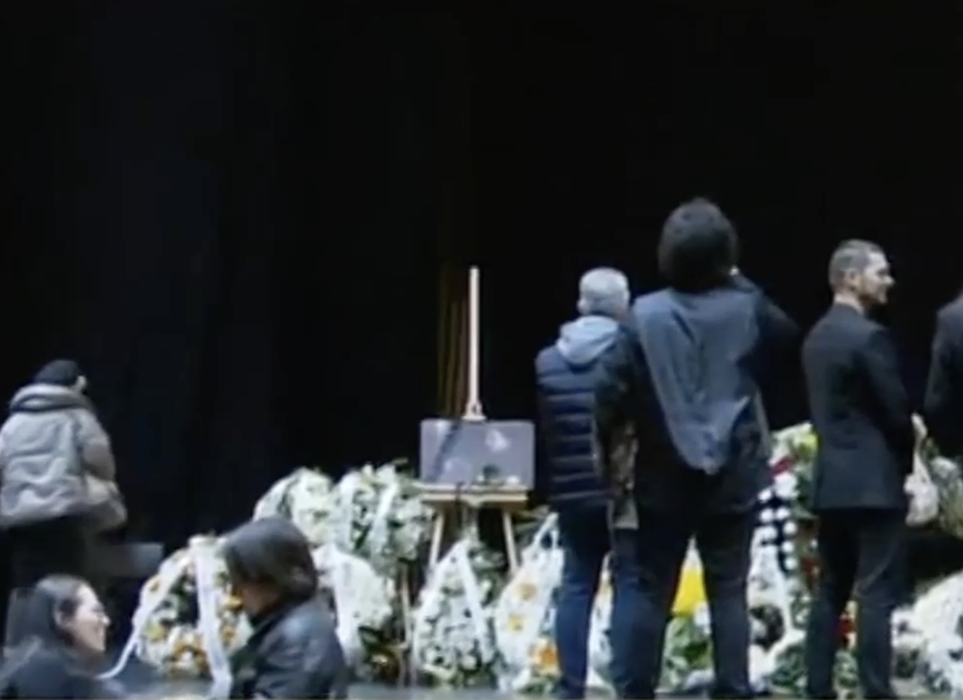 Primele imagini de la priveghiul lui Mugurel Vrabete. Motivul pentru care colegii de la Holograf nu au fost prezenți