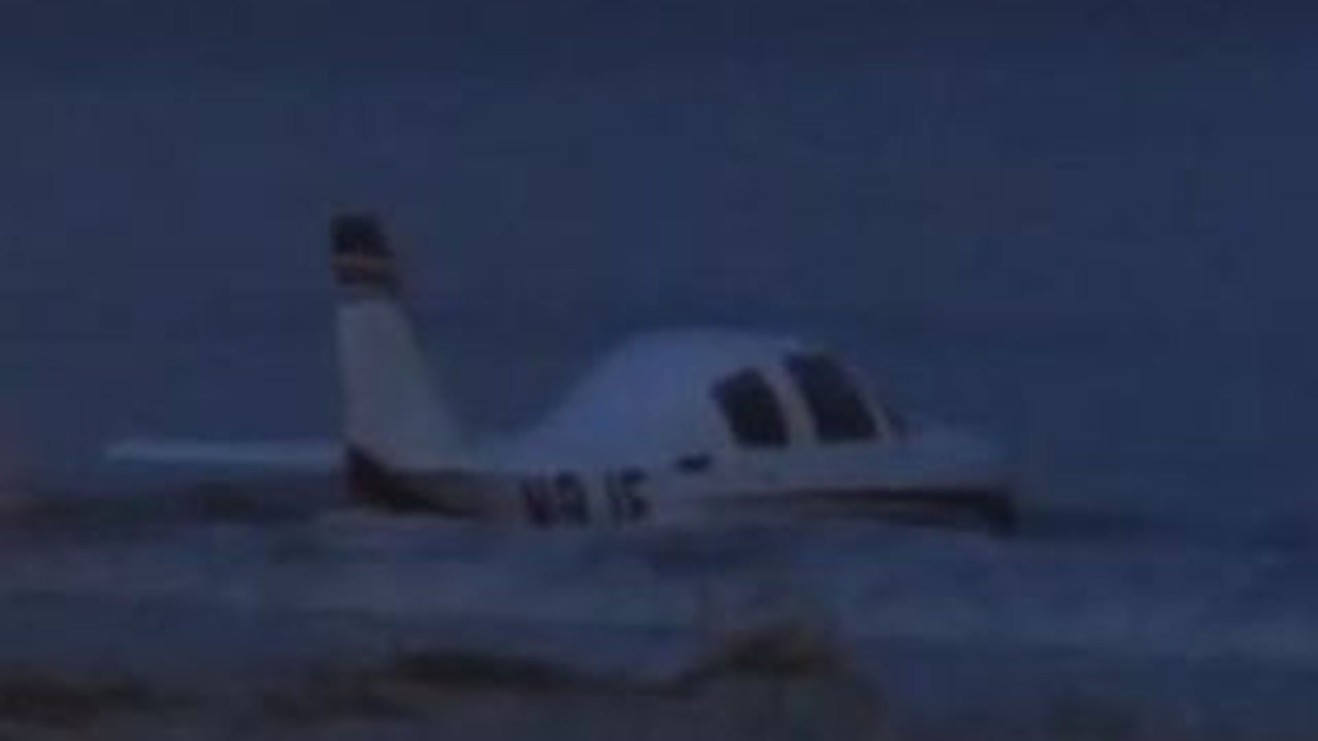 VIDEO A murit lovit de un avion in timp ce facea jogging pe plaja!