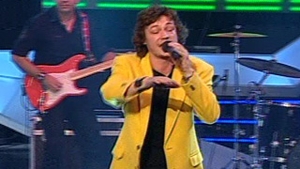 Krem de la "Romanii au talent" isi ataca dusmanii in cea mai noua melodie! "De cand si-au dat ei seama ca reparasii au talent/ Vor sa faca pe dracu-n patru sa ma scoata din clasament"