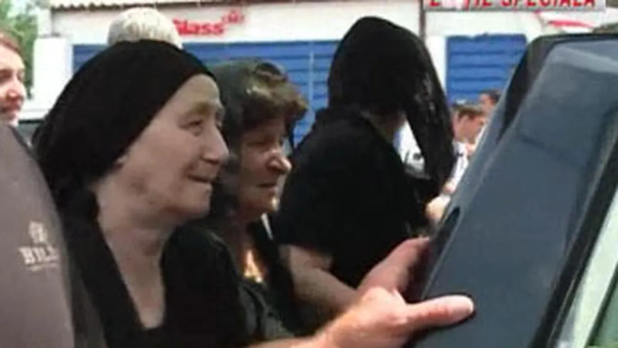 Fiicele lui Becali, in hohote de plans! Abia mai pot merge din cauza suferintei! Matusa milionarului este condusa pe ultimul drum