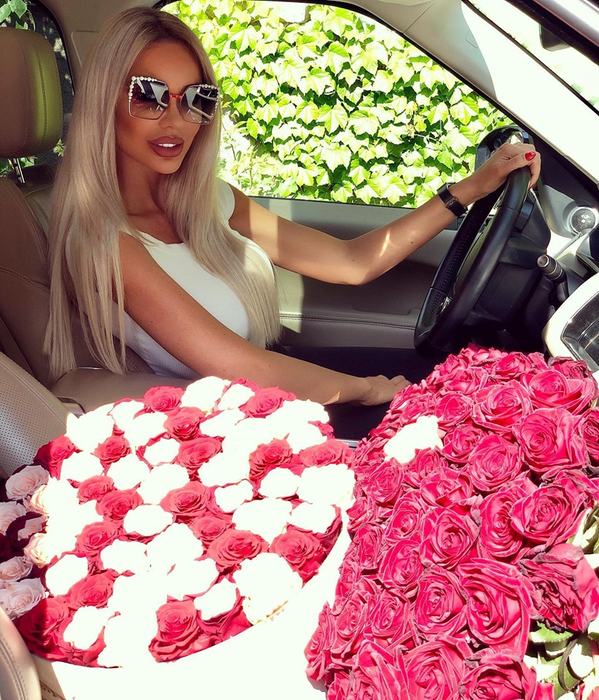 Cum a apărut Bianca Drăgușanu îmbrăcată într-un mall din Capitală. Bucureștenii și-au dat coate când au văzut-o. S-au uitat toți într-un singur loc ?