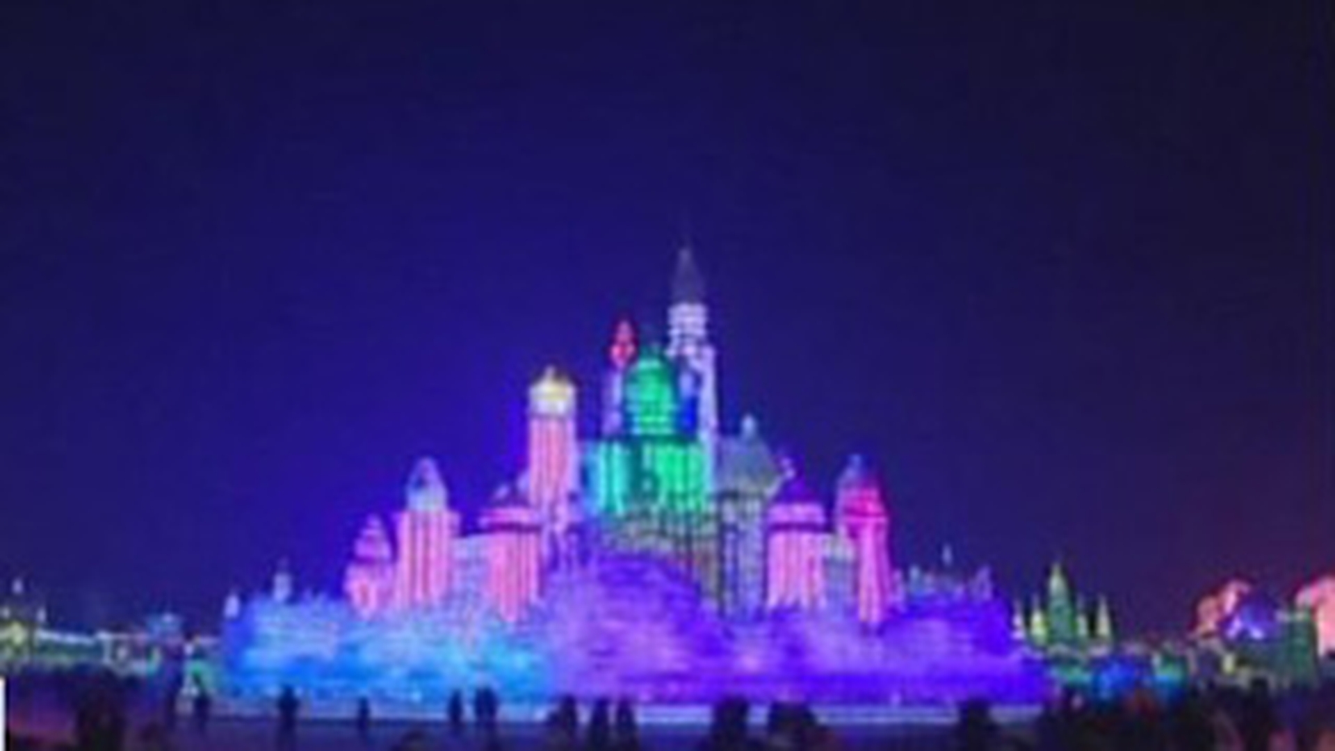VIDEO Sculpturi incredibile in gheata in cadrul unui festival din China!