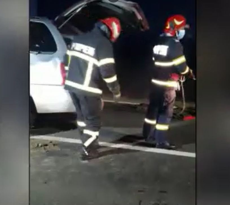 Patru oameni au murit pe o șosea din Galați, după ce mașina lor a intrat sub un tir | FOTO