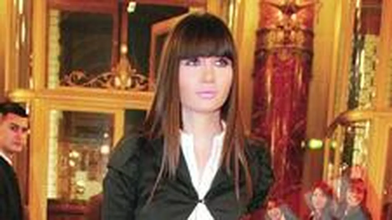 Elena Basescu a terminat masteratul cu nota 10