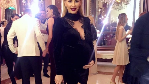Andreea Bănică, terorizată de frica vergeturilor! Cum arată burta artistei cu câteva săptămâni înainte de a naşte