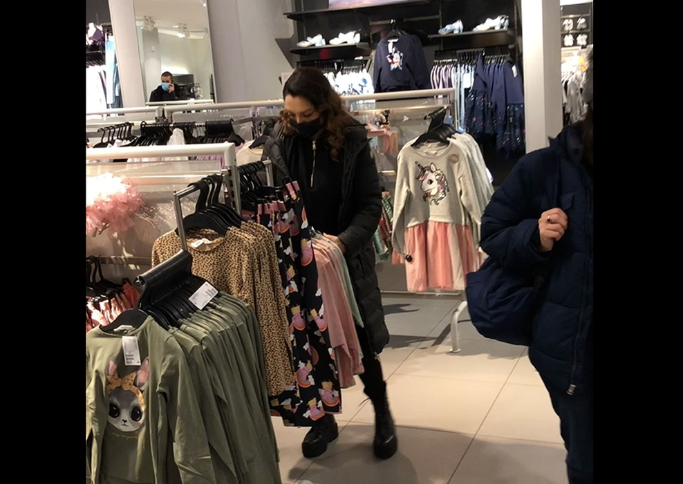Andra, la shopping de sărbători