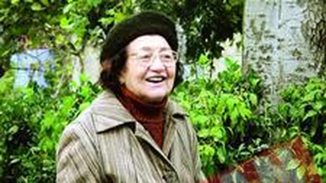 Basescu i-a dus flori mamei, de ziua ei