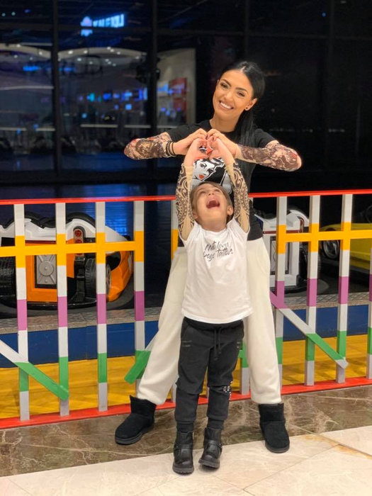 Andreea Mantea, pozată goală în cadă de iubitul misterios! Detaliul observat în imaginea HOT cu prezentatoarea de la Kanal D