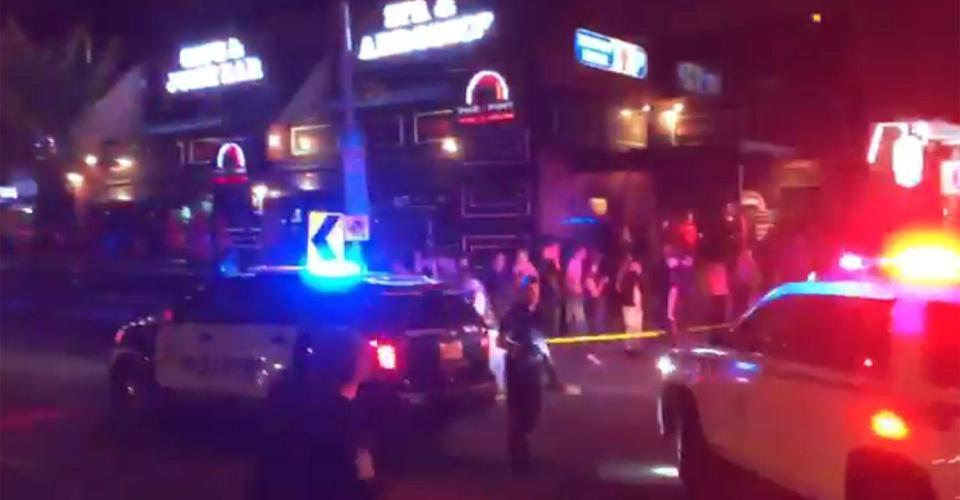 Atac terorist în Canada! A înjunghiat un poliţist, apoi a intrat cu camionul în mulţime!