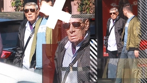 L-am filmat pe Mitică Popescu în timp ce...