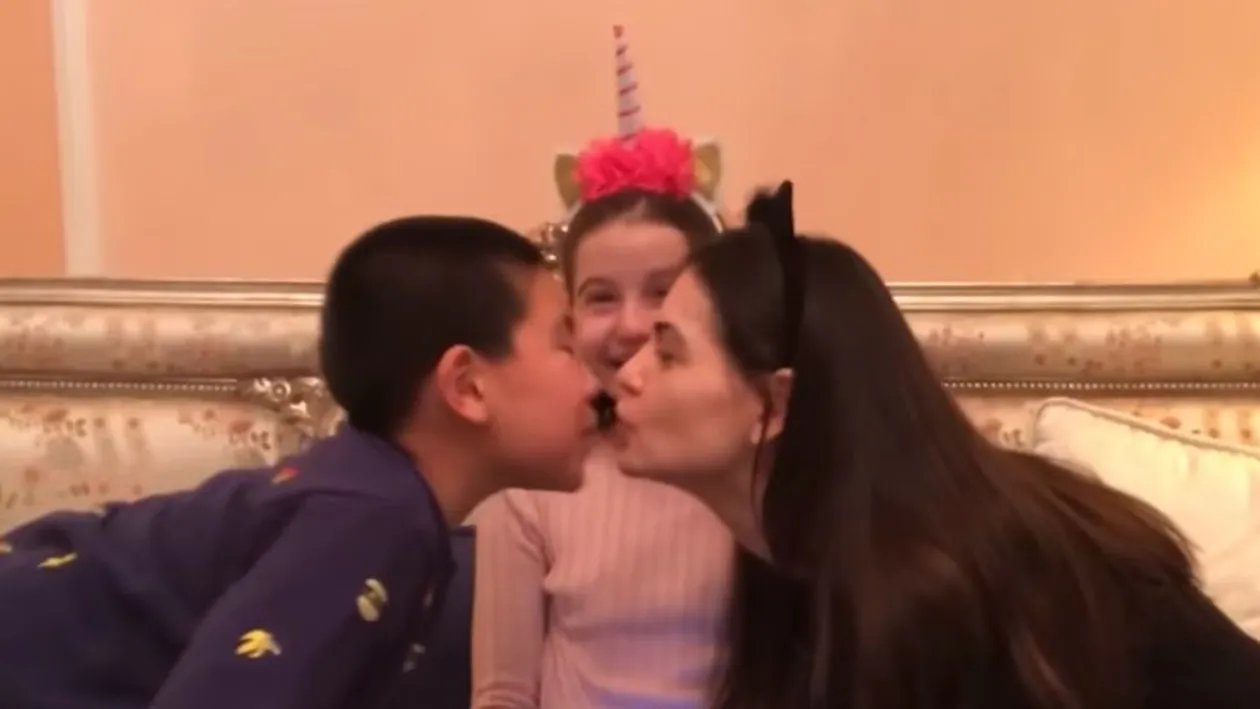 Ce bine se înţelege Monica Gabor cu fiul ei vitreg! Irinuca le-a dat testul suprem