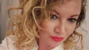 După ce a fugit de acasă, Oana Lis s-a afișat cu un bărbat misterios: ”Ce repede l-ai agățat”