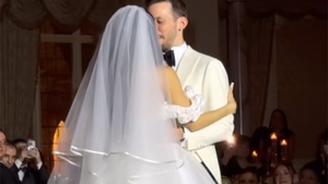 Cum a putut să se îmbrace soacra mică la nunta fiicei ei. Invitații au crezut că este o glumă