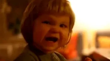 Video DIABOLIC! Uite cat de infricosator poate sa rada un copil de cativa ani dupa ce strica o masinuta - Te trec fiori reci!  N-ai curaj sa-l dai pe Facebook