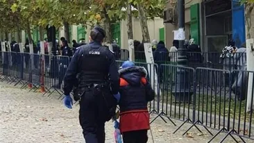 O bătrână s-a rătăcit în Bucureşti seara trecută. Știa la ce adresă locuiește, dar nu știa cum să ajungă. Ce s-a întâmplat