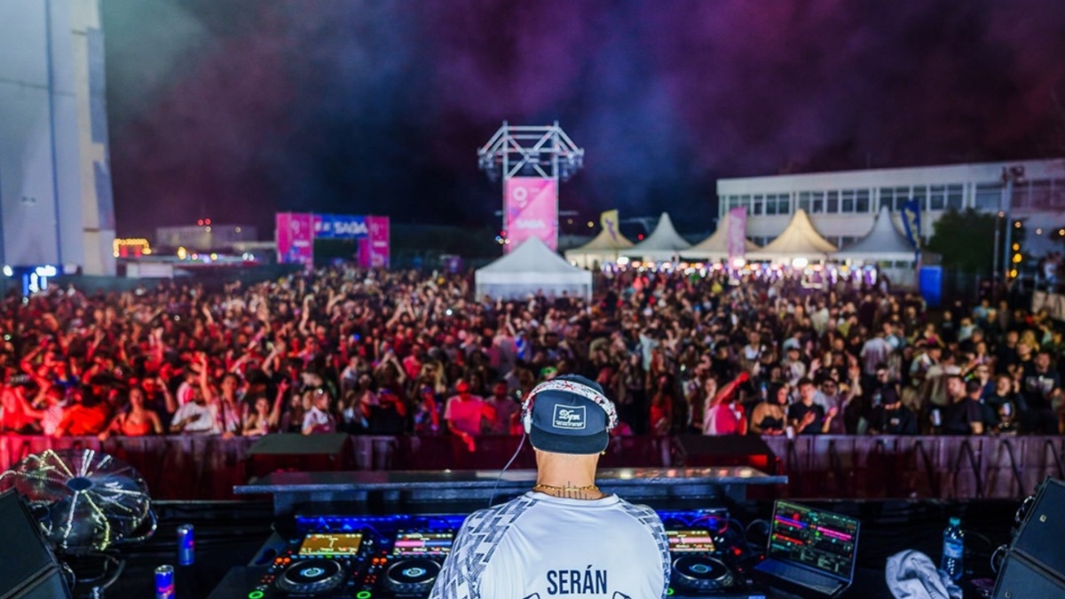 Peste 45.000 de oameni prezenţi la Saga, în prima zi de festival. Câţi sunt aşteptaţi sâmbătă