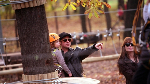 Desfaci. Folosești. Arunci unde & cum trebuie. Brad Pitt, exemplu de implicare în cauze de mediu
