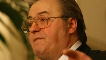 Vadim Tudor este scarbit de eutanasierea cainilor: Mai intai omoara cainii, apoi vor trece sa omoare si oamenii!. Tu ce parere ai? Esti de acord cu eutanasierea cainilor?