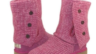 Ce se poarta toamna aceasta: la botinele cu tocul gros, cizmele de cauciuc sau UGG-uri?