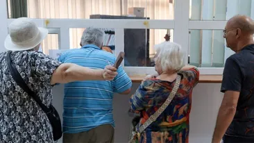 Categoria de pensionari români care primesc a 13-a pensie, în luna decembrie 2025. Cine se încadrează