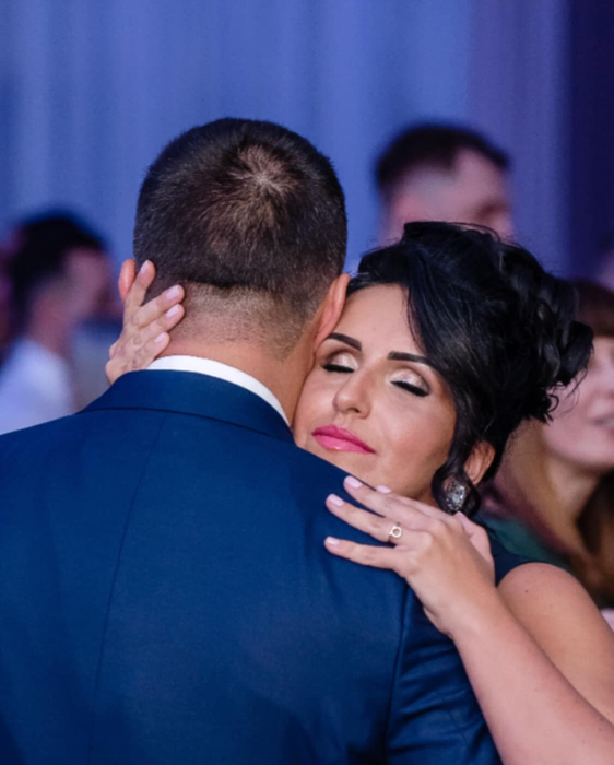 Cine este soţia milionarului care îşi doreşte să devină patron la FCSB. Loredana Apreutese a fost inclusă în Revista Forbes