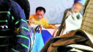 Mihai Traistariu pozeaza in milionar cu vila, firma si masini scumpe, dar e stramt la buzunar. Isi potoleste foamea la cantina studentilor