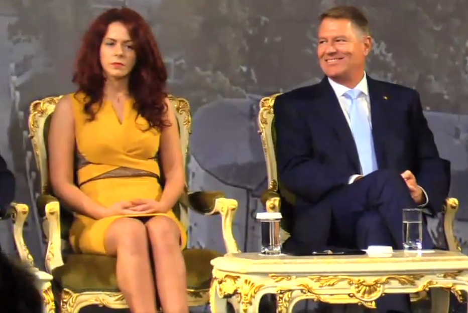 Șefa de promoție a stat chiar lângă șeful statului la deschiderea anului universitar