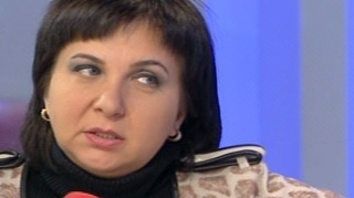 Viata lui Carmen Serban dupa scandalul cu Ana Claudia: "Citesc acatiste pana noaptea tarziu, merg mai des la biserica. Iubitul meu a facut foamea pe langa mine"