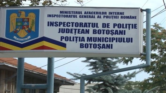 La un pas de tragedie! Un tavan a căzut în sediul IPJ Botoşani: „Viaţa lor, în pericol”. FOTO