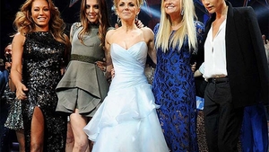 Victoria Beckham, comportament super ciudat alături de celelalte dive din Spice Girls! Vezi ce a făcut la premiera "Viva Forever"!