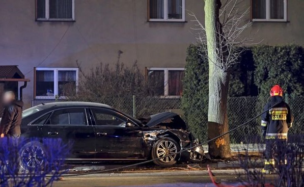 Premierul Poloniei a fost implicat într-un accident rutier! Maşina în care se afla a plonjat de pe sensul de mers