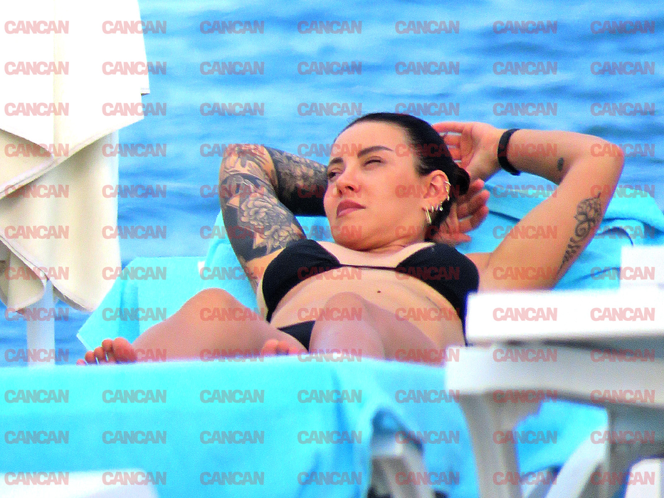 Nicoleta Nucă a mers la mare cu prietenele