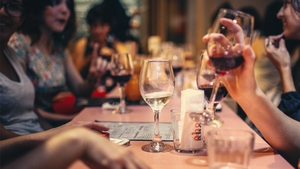 Vești bune pentru bucureșteni! Restaurantele, teatrele, cinematografele se redeschid la 30 la sută din capacitate