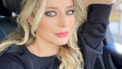 Ce a făcut Laura Cosoi în ziua nunţii lui Smiley cu Gina Pistol! Coincidenţă sau nu?