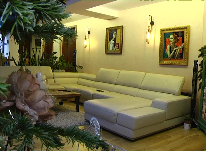 Diana Bianca, prietena lui Brigitte Pastramă, s-a mutat într-o vilă de lux. Imagini uluitoare din casa blondinei