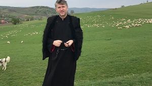 Mărturii şocante despre Cristian Pomohaci: "Intra în cameră la băieţi şi îi săruta pe toţi pe gură"