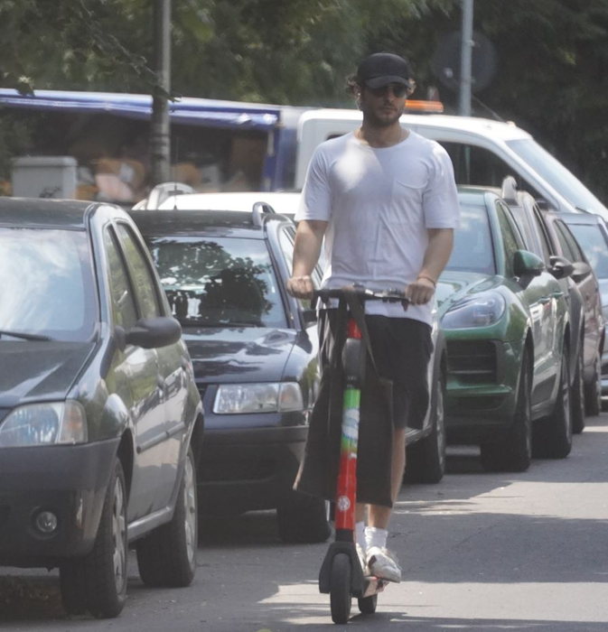 Toto Dumitrescu a trecut de la Fiat-ul second-hand la trotineta electrică (Foto: CANCAN.RO)